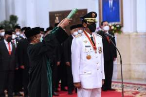 Presiden Joko Widodo melantik pasangan Gubernur dan Wakil Gubernur Daerah Istimewa Yogyakarta terpilih masa jabatan tahun 2022 – 2027 di Istana Negara, Jakarta, Senin, 10 Oktober 2022.