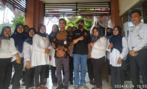Qori Ayatullah, Ketua KPU Kota Tangerang Menghadiri Pelantikan Pantarlih di Kelurahan Sudimara Barat, Kecamatan Ciledug. Senin, (24/6/2024)