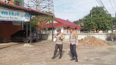 Personel Polsek Pulo Raja ajak masyarakat dukung sukseskan FI Powerboat. (Istimewa).