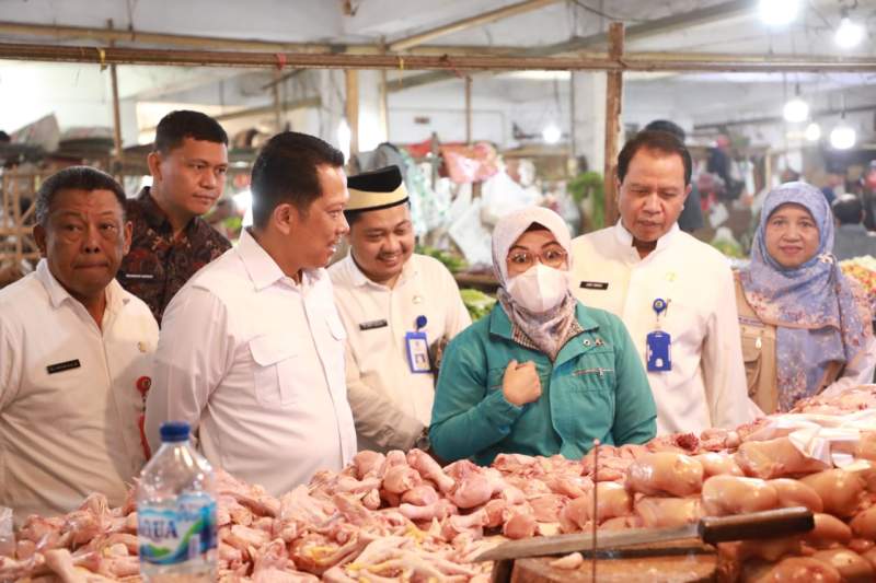 Pj Bupati Monitoring Stok dan Harga Sembako di Pasar Gudang Tigaraksa