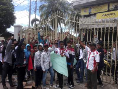 ARUN Geruduk Adira Finance