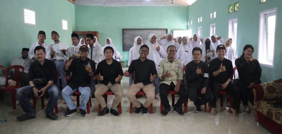 JPC Kota Cilegon menggelar pelatihan jurnalistik kepada pelajar di MA Al-I'anah yang berada di Lingkungan Jangkar, Kelurahan Tegalratu, Kecamatan Ciwandan, Kota Cilegon, Selasa (13/12/2022).