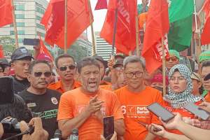 Presiden Konfederasi Serikat Pekerja Indonesia (KSPI), Said Iqbal saat aksi May Day dengan bendera Partai Buruh, di Jakarta, 1 Mei 2023 lalu.
