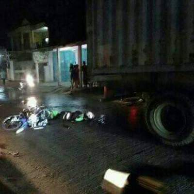 Ojek Online Tewas Terlindas Truk di Pasar Kemis