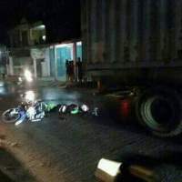 Ojek Online Tewas Terlindas Truk di Pasar Kemis