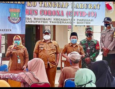 Kades Boni Sari Salurkan Paket Sembako Banprov