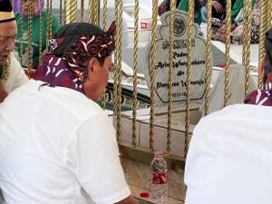 Maesyal Rasyid Ziarah ke Makam Raden Aria Wangsakara