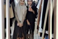 Si kembar Rihana dan Rihani tersangka penipuan penjualan ponsel iphone dengan modus reseller.