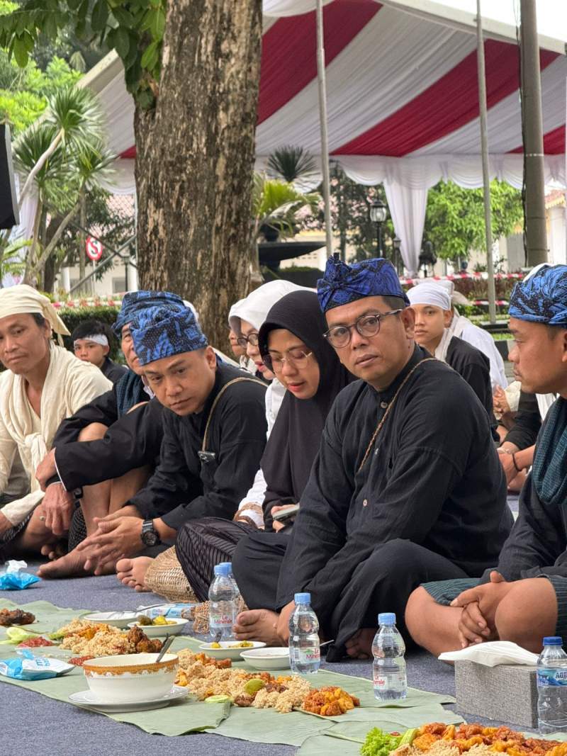Pertama Dalam Seba Baduy,  Bapak Gede Gubernur Banten Mumuluk Bareng Masyarakat Baduy