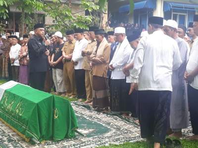 Melayat Ke Rumah Duka , Zaki : Hermansyah Merupakan Birokrat Panutan