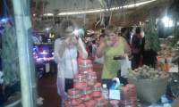 Tampak wisatawan mancanegara doyan makanan khas lebak