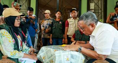 Wali Kota Benyamin Davnie lakukan Coklit oleh KPU Tangsel.