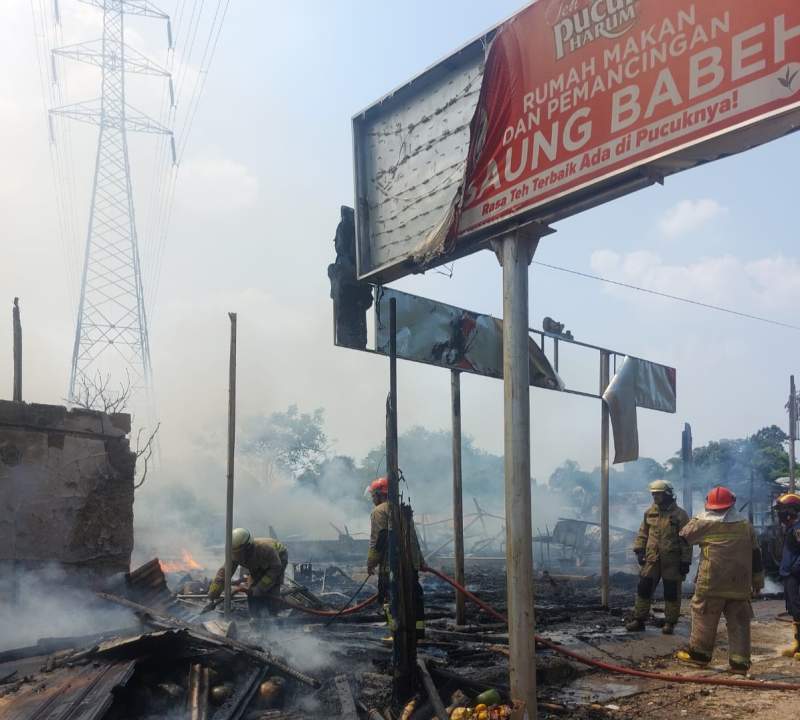 Rumah Makan di Bugel Tigaraksa Ludes Terbakar