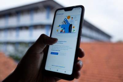 Ilustrasi penggunaan Kartu Pra Kerja.