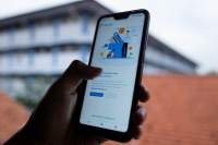 Ilustrasi penggunaan Kartu Pra Kerja.