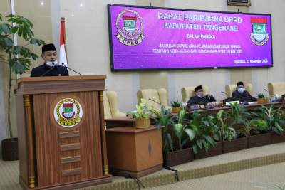 Mad Romli Sampaikan Jawaban Tentang Nota Keuangan RAPBD Tahun 2021