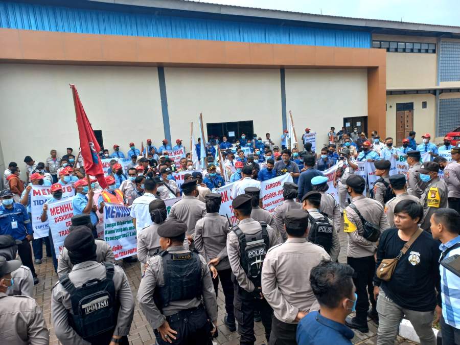 Pengusaha Kapal Demo BPTD Banten Tuntut Penyesuaian Tarif