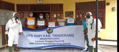 Cegah Corona, DPD KNPI Semproti Sarana Umum Dengan Disinfekstan