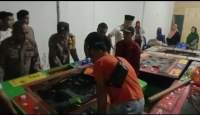 Ibu Perwiritan dan Polisi Grebek Game Zone Meja Judi Tembak Ikan Dikecamatan Simpang Empat
