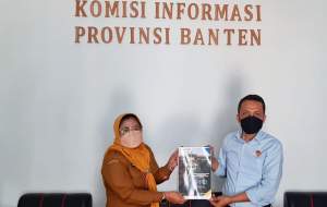 Diskominfo Kabupaten Tangerang Serahkan Laporan Layanan Informasi Publik