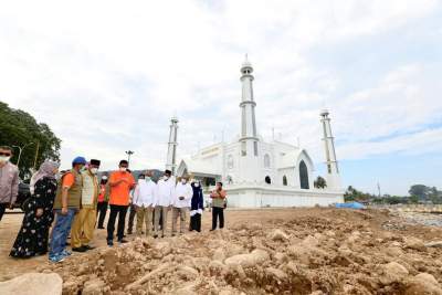 Tinjau Pantai Padang, Doni Monardo Melihat Tempat Bermainnya Kala Muda Rusak Oleh Abrasi