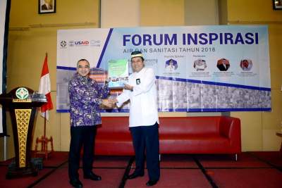 Zaki Launcing Buku Koperasi Syari'ah Pembiayaan Mikro Sanisasi Tata Air