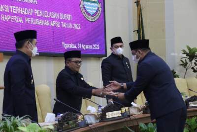 Mad Romli Hadiri Paripurna DPRD Tentang Pandangan Umum Fraksi