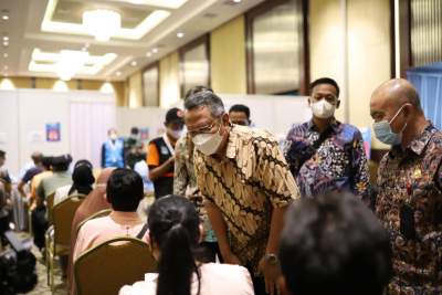 Dukung Pemerintah Lawan Covid-19, Traveloka Vaksinasi 4.844 Masyarakat di Tangsel