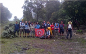 TIM "GEMA PENDAKI" SAMBUT TAHUN BARU DI PUNCAK GUNUNG PAPANDAYAN