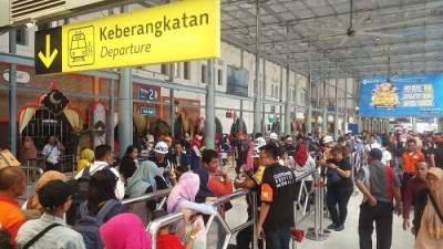 Ilustrasi arus mudik di stasiun kereta api.