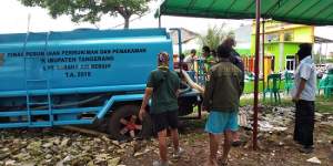 Bantu Korban Banjir, Dinas Perkim Salurkan Air Bersih Kepada Warga