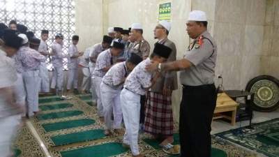  pembinaan dan penyuluhan kepada para santriwan/santriwati