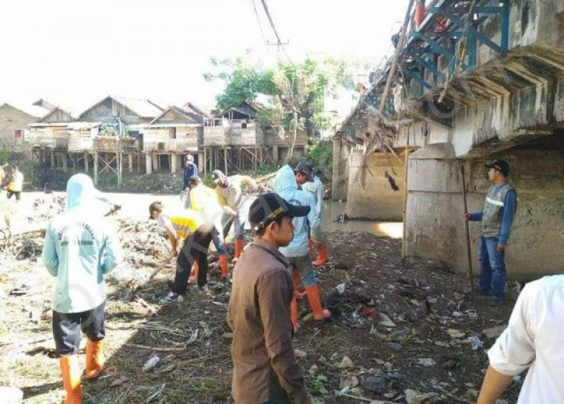 Bersih - bersih sampah yang dilakukan oleh pemkot serang