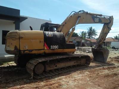 Jalan Rusak di Akses Balaraja - Kronjo Mulai Dibangun