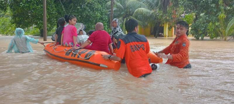 Banjir Rendam Kota Padang, Ribuan Warga Terdampak; Ketinggian Air Lebih 1 Meter