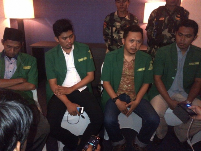 Pengurus GP Ansor saat memberikan keterangan usai acara Diskusi Publik KAHMI di hotel Allium Jalan Benteng Betawi Kota Tangerang, Sabtu (17/1).