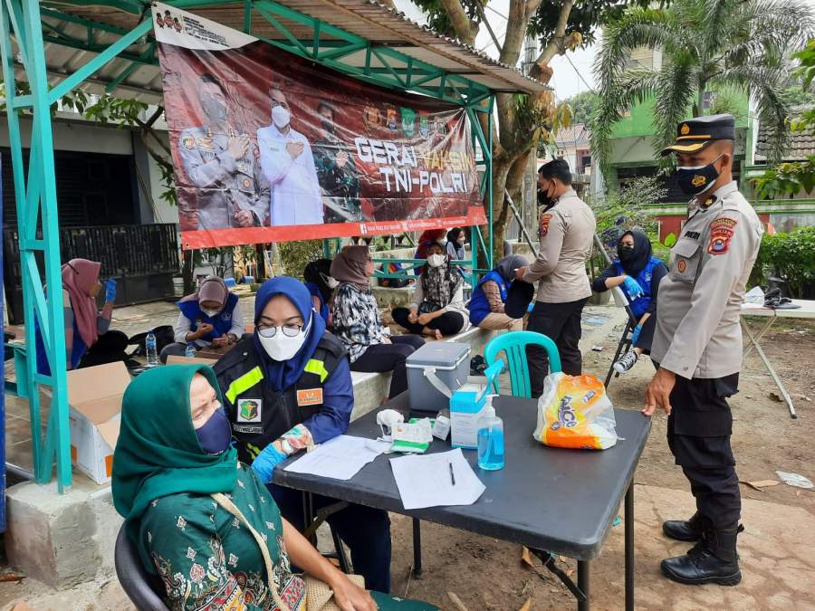 Polresta Tangerang Gelar Vaksinasi Secara Mobile