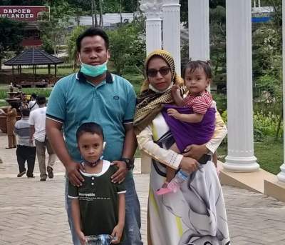 Cakades Kopo, Kecamatan Kopo, Kabupaten Serang sepasang suami istri.