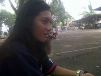 Salah satu kadet Gita Surosowan, Ladina P berderai air mata saat kembali pulang ke tanah air usai mengikuti ajang Drum Corps Internasional di Amerika Serikat