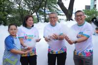 Gerimis Tak Surutkan Ribuan Peserta Meriahkan Tangsel Color & Bubble Run 2024