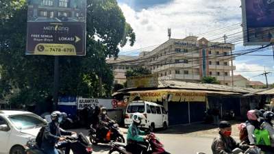 Tugu Pamulang dengan segala kondisi yang ada di kawasan tersebut.
