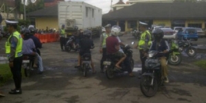 Cilegon- Razia Yang dilakukan Polres Cilegon,banyak kendaraan roda dua yang terjaring, Senin (24/2)
