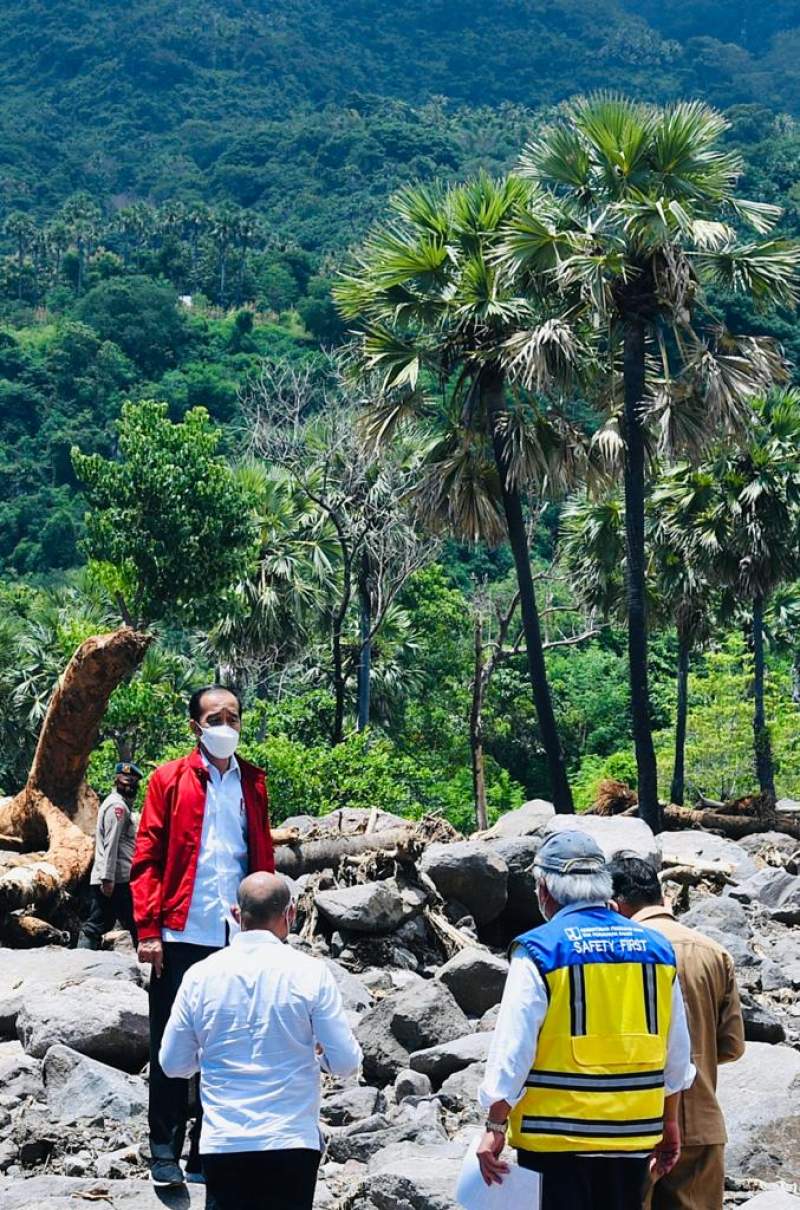 Kunjungi Lembata, Presiden Jokowi Pastikan Kebutuhan para Pengungsi Tercukupi