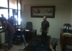 Kantor Kadin Cilegon Dibongkar Paksa