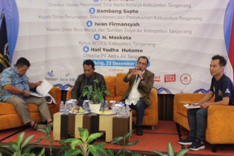 Sofyan Sapar Dirut Perumdam TKR saat menjadi naras sumber pada acara Focus Group Discussion ( FGD) yang digelar di Hotel V Hotel Bandung Jawa Barat Kamis ( 22/12/2022)