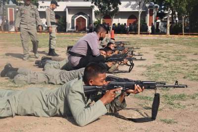 Satbrimob Polda Banten Gelar Latihan Menembak