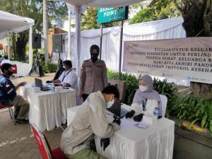 Polda Banten Lakukan Vaksinasi Bagi Pegawai PT Pelindo II dan Warga Sekitar