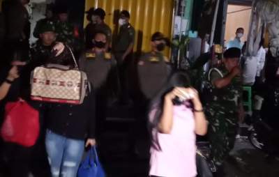 satpol PP razia panti pijat.