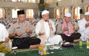 Ustad Arifin Ilham Pimpin Zikir di Masjid Al-Amjad Tigaraksa