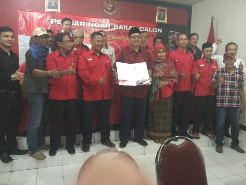 ⁠⁠⁠Tari Cukin Sambut kedatangan Topari saat Ambil Formulir Calon Bupati Tangerang